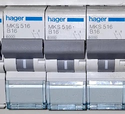 drie b16 automaten (zekeringen) in een groepenkast