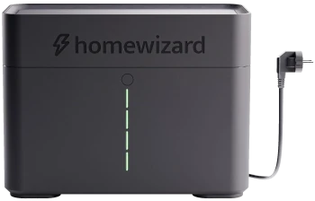 foto van een thuisbatterij met stekker (homewizard)