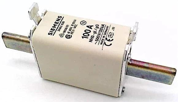 foto van een 100 ampère zekering, model 3na3030 van siemens
