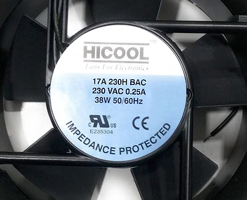 close-up foto van een ventilator waarop de tekst 230 VAC