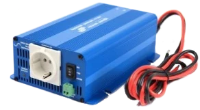 een foto van een 12 Volt (autoaccu spanning) naar 230 Volt omvormer, merk Victron