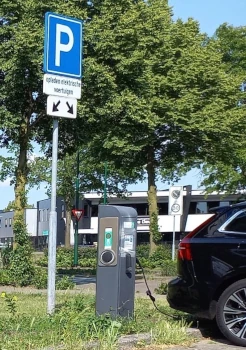 foto van een openbare laadpaal