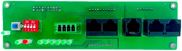 foto van het communicatiebord van een jk bms waarop een aantal ledjes, een drukschakelaar en vijf rj45 connectors te zien zijn