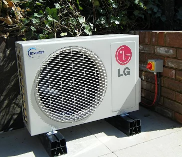 buitenunit van een lucht-water warmtepomp