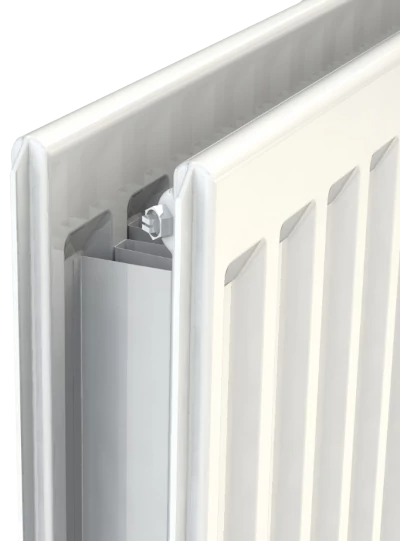 detail van een paneelradiator waarbij de kanalen in het paneel zichtbaar zijn; hier een Type 21 radiator: twee panelen en één convector
