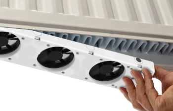 radiatorventilator wordt onder een radiator geplaatst